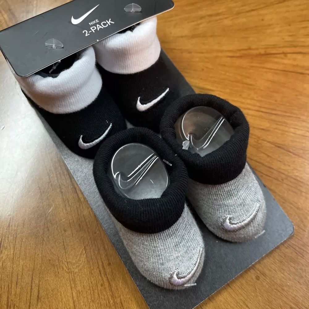 Nike Booties Crib Shoes Socks Baby Boy SZ Newborn 0/6 Mo Grey Black White NWT - Picture 3 of 6